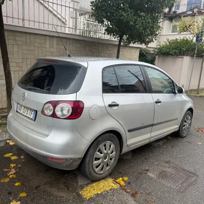 Volkswagen Golf 2005 në shitje