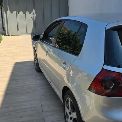 Volkswagen Golf 2004 në shitje