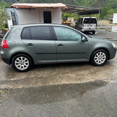 Volkswagen Golf 2004 në shitje