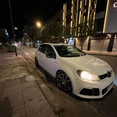 Volkswagen Golf 2012 në shitje