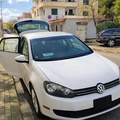 Volkswagen Golf 2011 në shitje