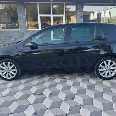 Volkswagen Golf 2009 në shitje