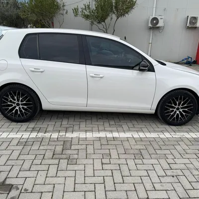 Volkswagen Golf 2009 në shitje
