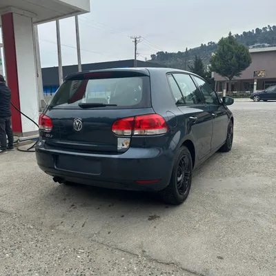 Volkswagen Golf 2011 në shitje