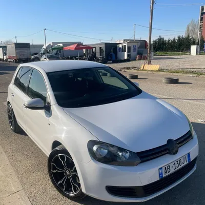Volkswagen Golf 2011 në shitje