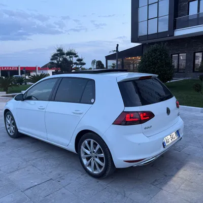 Volkswagen Golf 2015 në shitje