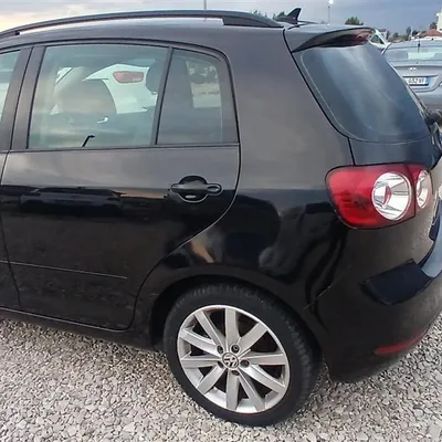 Volkswagen Golf 2011 në shitje