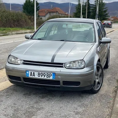 Volkswagen Golf 2000 në shitje