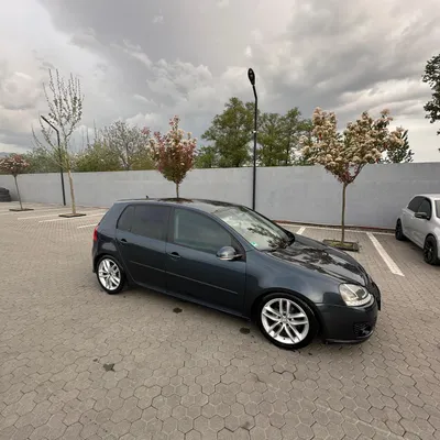Volkswagen Golf 2006 në shitje