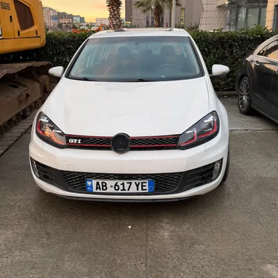 Volkswagen Golf 2012 në shitje