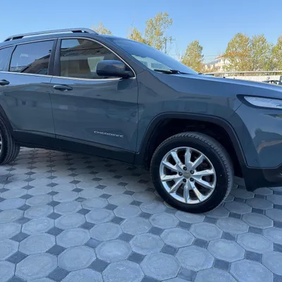 Jeep Cherokee 2015 në shitje
