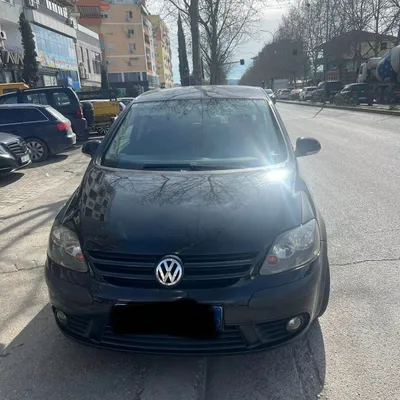 Volkswagen Golf 2005 në shitje