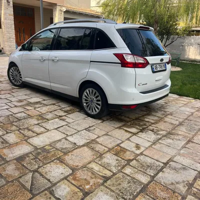 Ford C-MAX 2012 në shitje