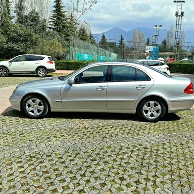 Mercedes-Benz E-class 2003 në shitje