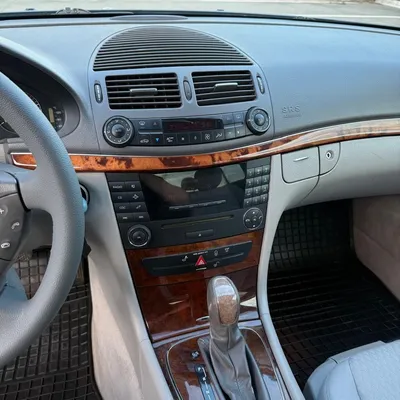 Mercedes-Benz E-class 2004 në shitje