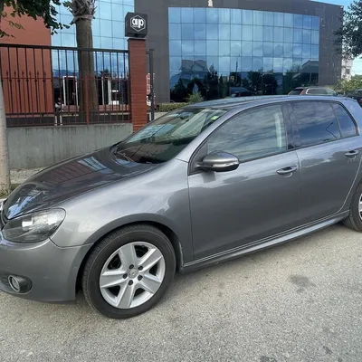 Volkswagen Golf 2011 në shitje
