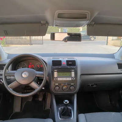 Volkswagen Golf 2005 në shitje