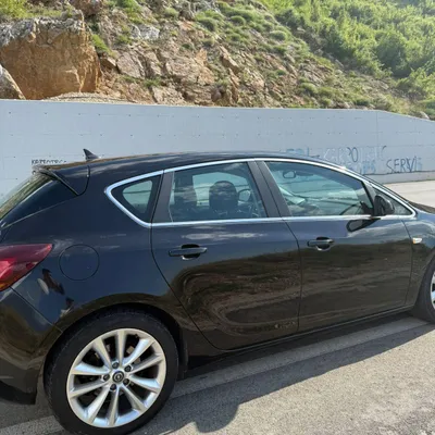 Opel Astra 2011 në shitje