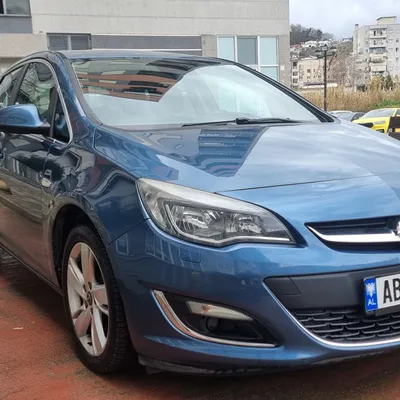 Opel Astra 2012 në shitje