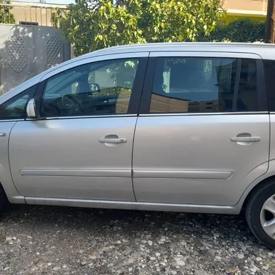 Opel Zafira 2012 në shitje