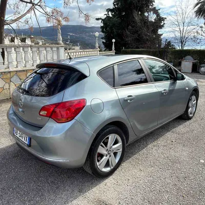 Opel Astra 2013 në shitje