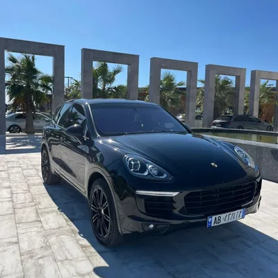 Porsche Cayenne 2015 në shitje