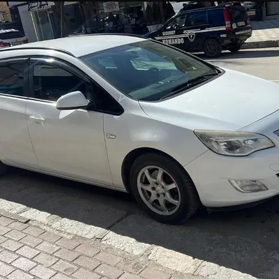 Opel Astra 2013 në shitje