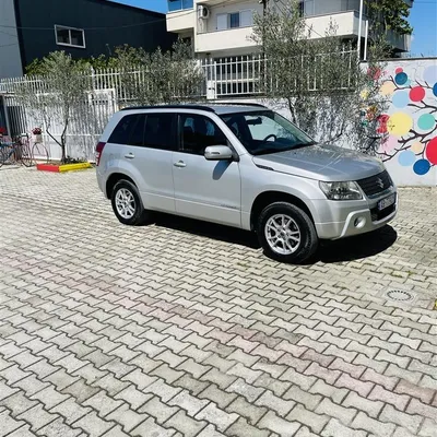 Suzuki Grand Vitara 2010 në shitje