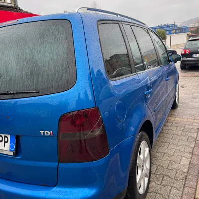 Volkswagen Touran 2003 në shitje