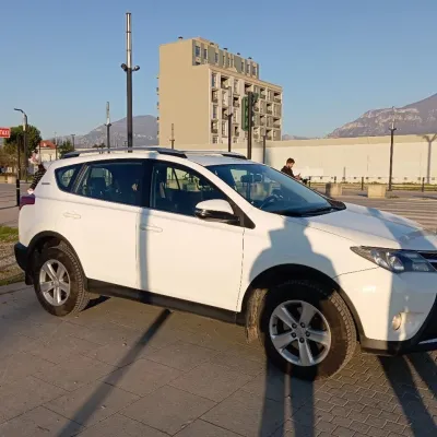 Toyota RAV4 2014 në shitje