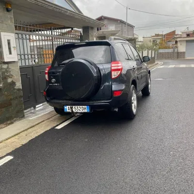 Toyota RAV4 2011 në shitje