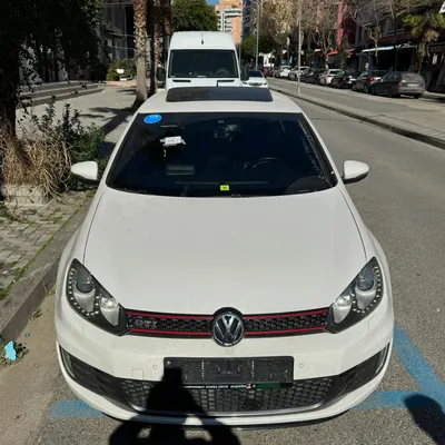 Volkswagen Golf 2012 në shitje