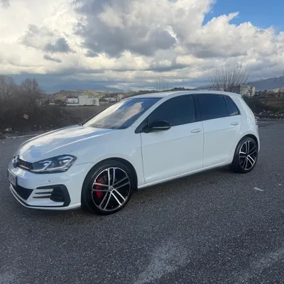 Volkswagen Golf 2013 në shitje