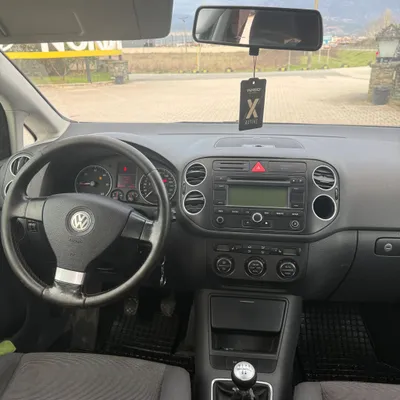 Volkswagen Golf 2006 në shitje