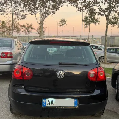 Volkswagen Golf 2004 në shitje