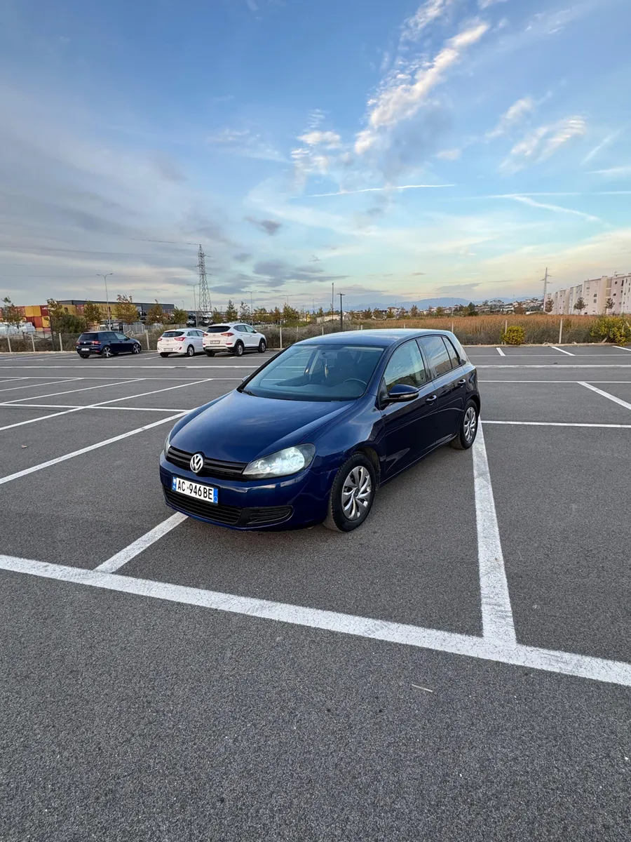 2009 Volkswagen Golf thumbnail 2