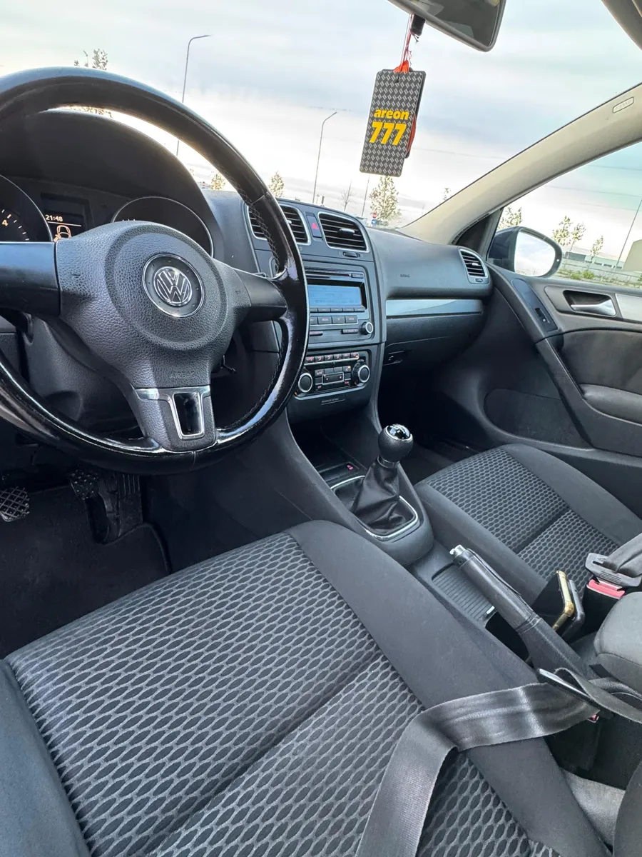 2009 Volkswagen Golf thumbnail 6