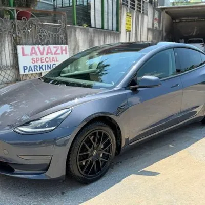 Tesla Model 3 2021 në shitje