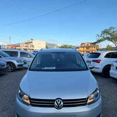 Volkswagen Touran 2012 në shitje