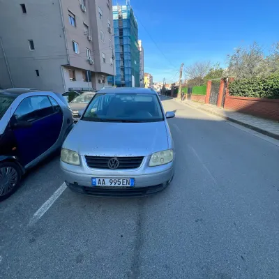 Volkswagen Touran 2003 në shitje