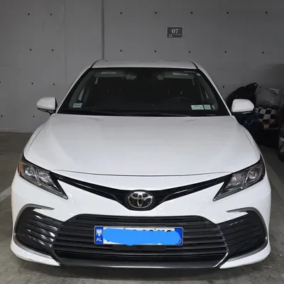 Toyota Camry 2023 në shitje