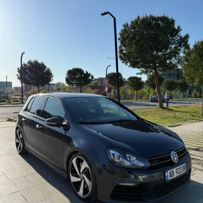 Volkswagen Golf 2012 në shitje