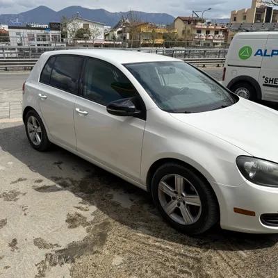Volkswagen Golf 2011 në shitje