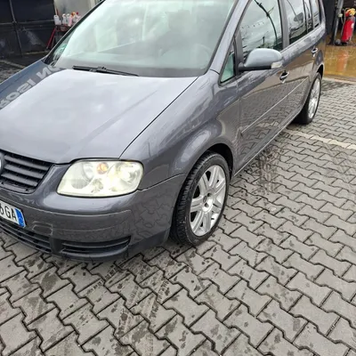 Volkswagen Touran 2004 në shitje