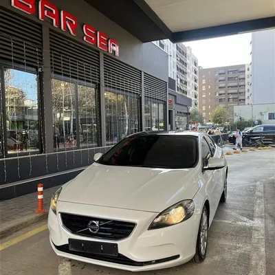 Volvo V40 2015 në shitje