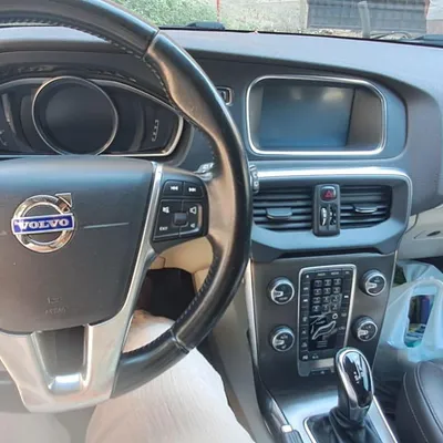 Volvo V40 2015 në shitje