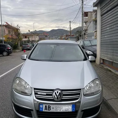 Volkswagen Golf 2006 në shitje
