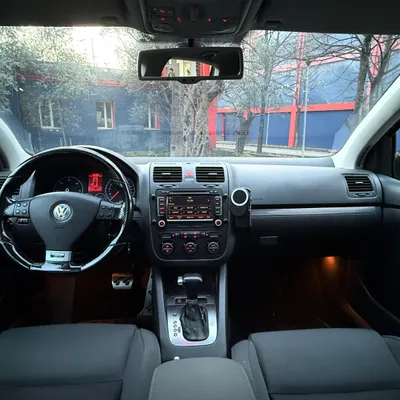 Volkswagen Golf 2008 në shitje