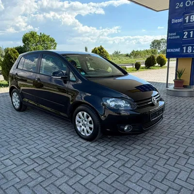 Volkswagen Golf 2011 në shitje