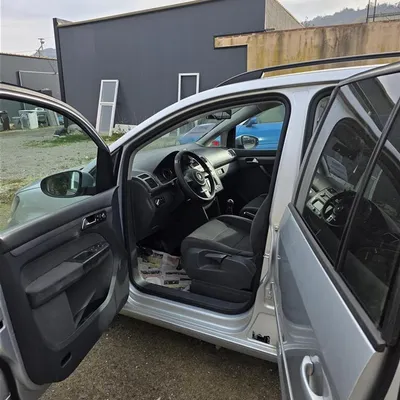 Volkswagen Touran 2011 në shitje